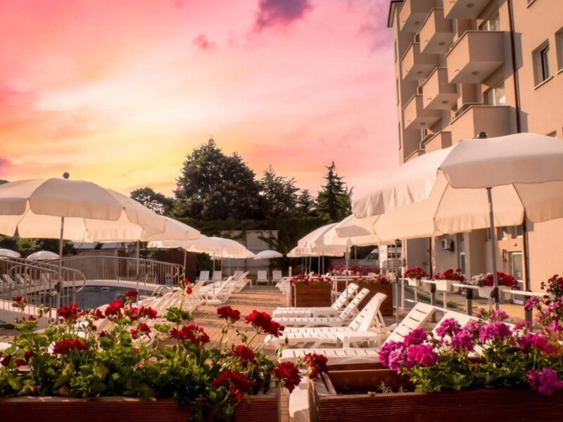 Хотел Аврора